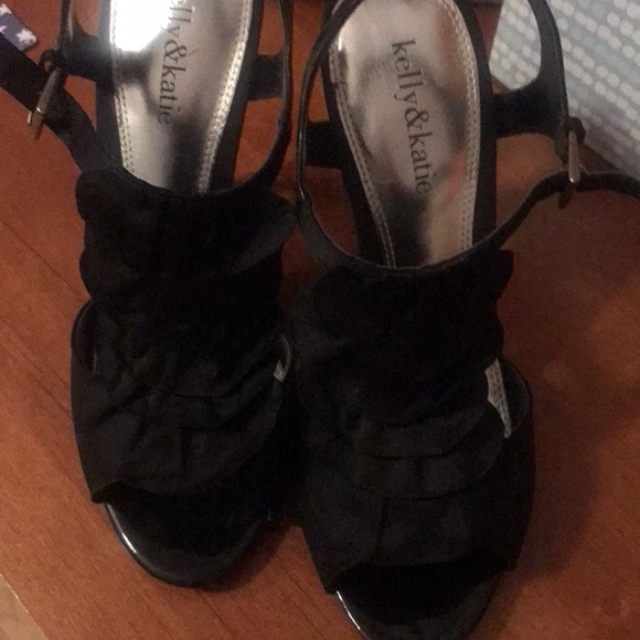 Absolutely beautiful high heeled sandals! Never worn! - Picture 9 of 9